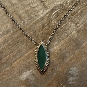 Kendra Scott emerald colored stone pendant necklace